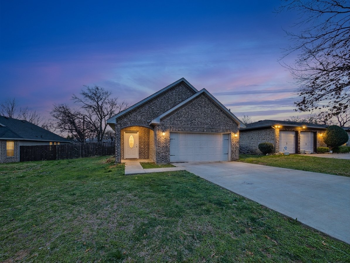 4405 Chickasaw Street, Fort Worth twilight